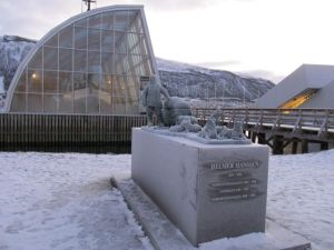 Helmer Hanssen og hans hunder. Foto: J.K. Bless