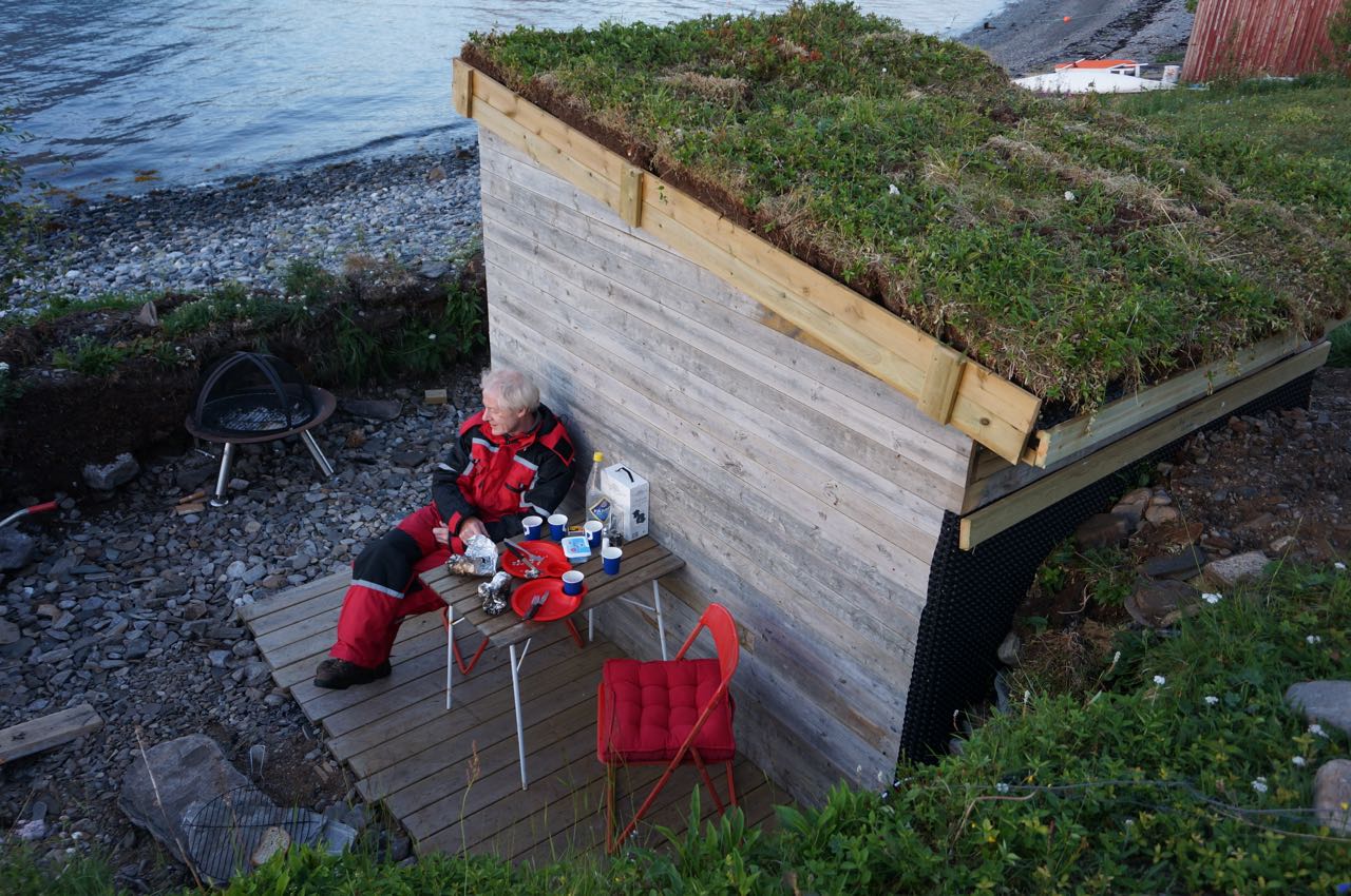 Nyter maten og kveldssola