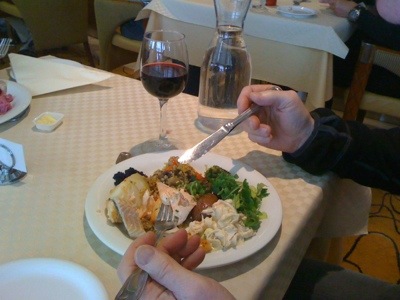 Kveldsbuffet ombord. Foto: J.K. Bless