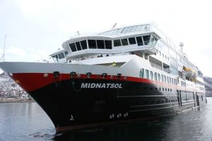 MS Midnatsol ved kai