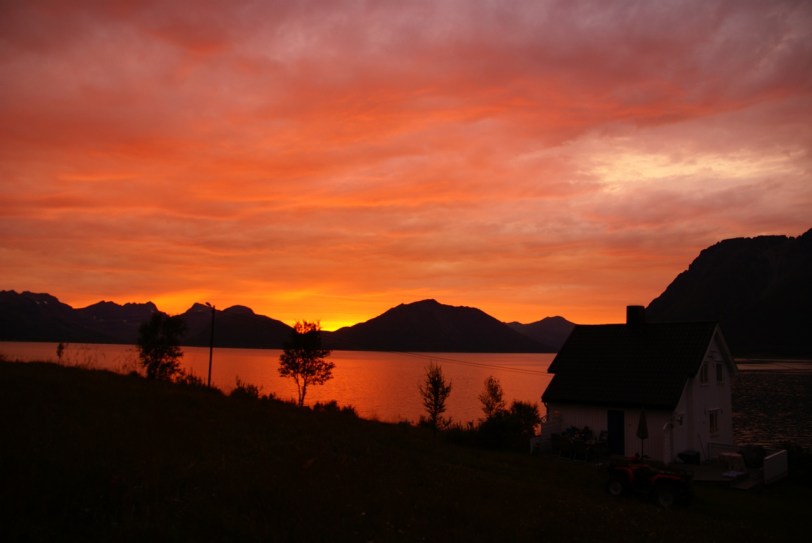 Solnedgang over Arnøya