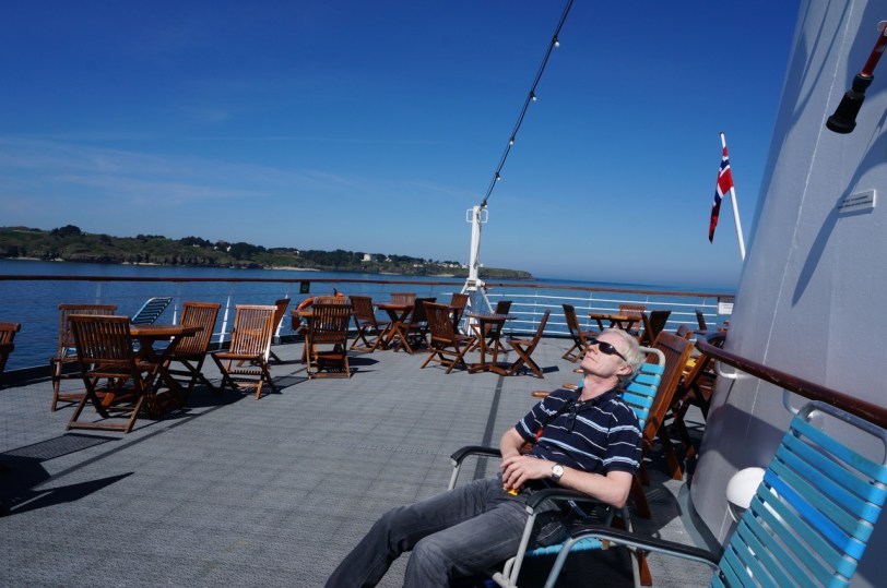 Belle Ile Koser seg i sola