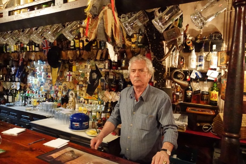 Antonio på Texas Bar