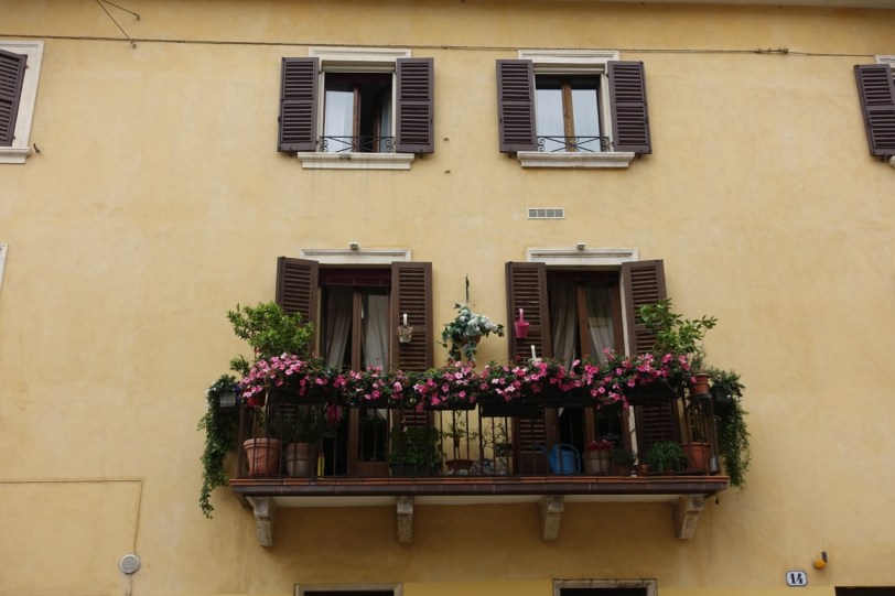 Balkong med blomster