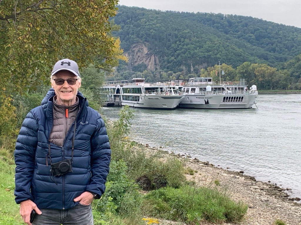 Elvecruise på Donau. Rolf Terje foran Amadeus Queen.